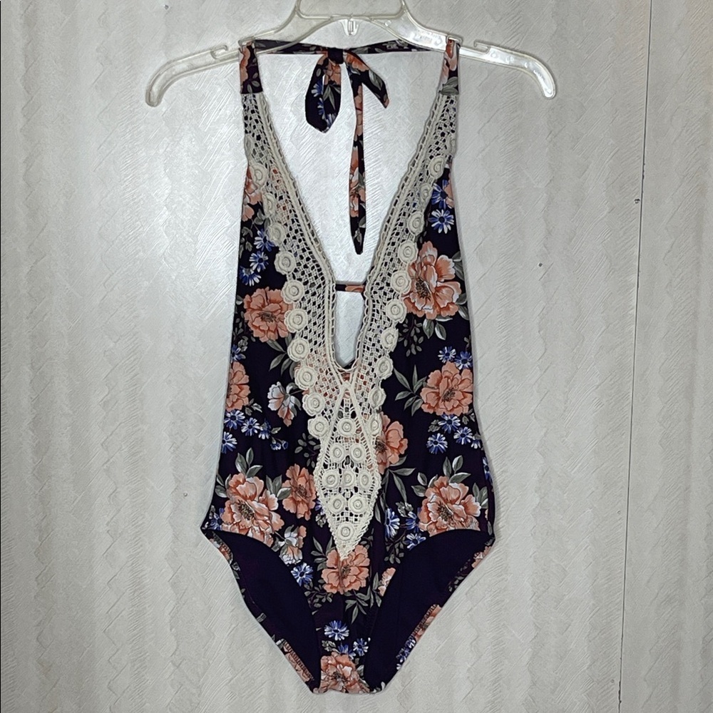 🌺 KONA SOL one piece swimsuit
Floral Crochet Boho Large V-neck
Tie Neck Soft - Picture 7 of 9